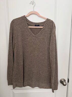 Elegant V-Neck Sweater in Taupe